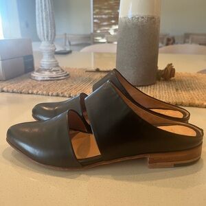 ZouXou Black Leather Flats Slip- on Mules Small stacked heel. Women’s size 9.